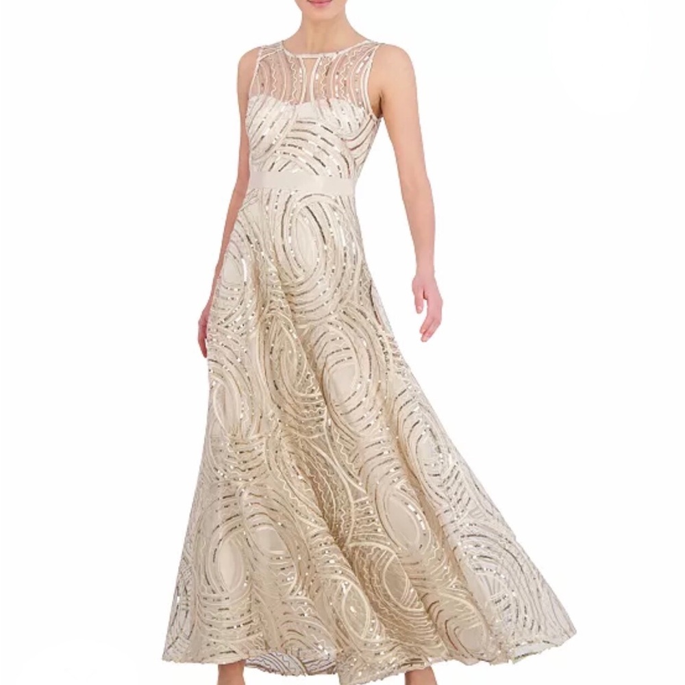 Beautiful dress 
Gown silhouette
Back zip closure
Sequins 
Floor-length